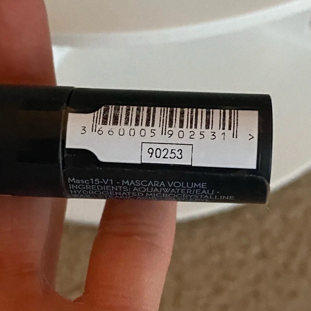 Yves Rocher Volume black mascara in NOIR